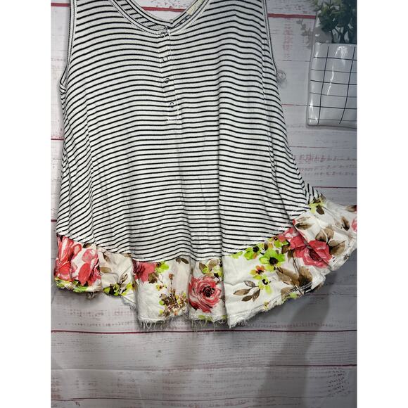Emory Park Striped & Floral Distressed Hem Tank | Small - Picture 2 of 5